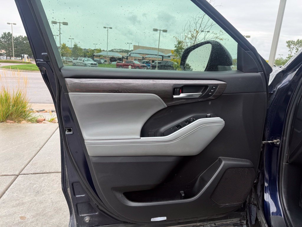 Used 2022 Toyota Highlander Platinum AWD/4WD image 10