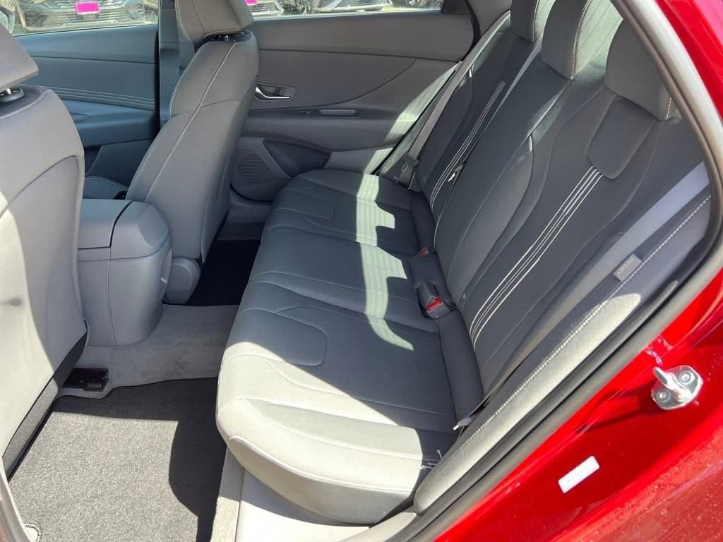 Used 2025 Hyundai Elantra Sport image 11