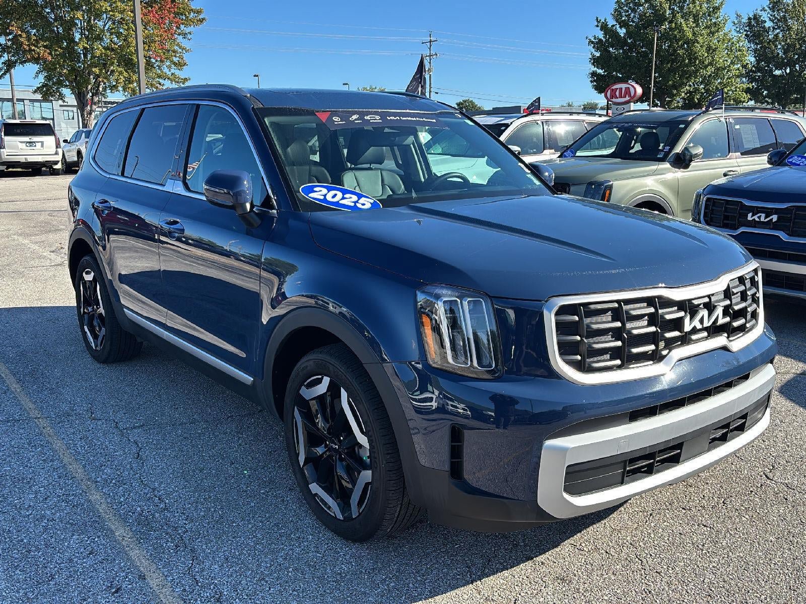 Certified 2025 Kia Telluride S FWD image 1