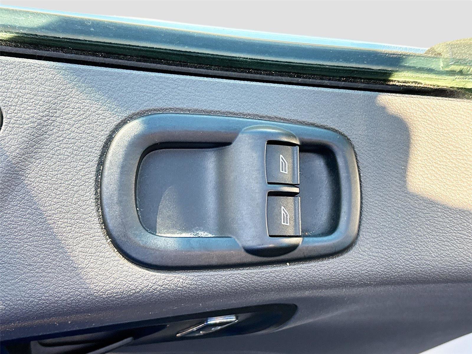 Used 2023 Ford Transit 350 XLT image 17