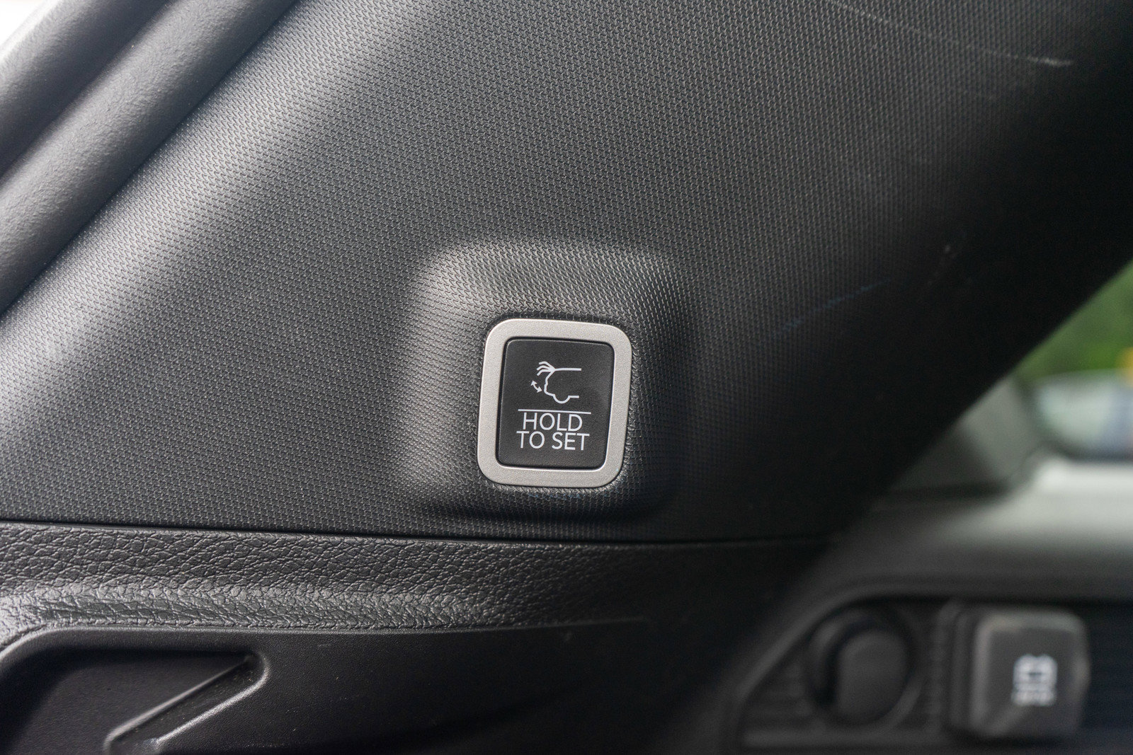 Used 2024 Jeep Grand Cherokee Altitude AWD/4WD image 10