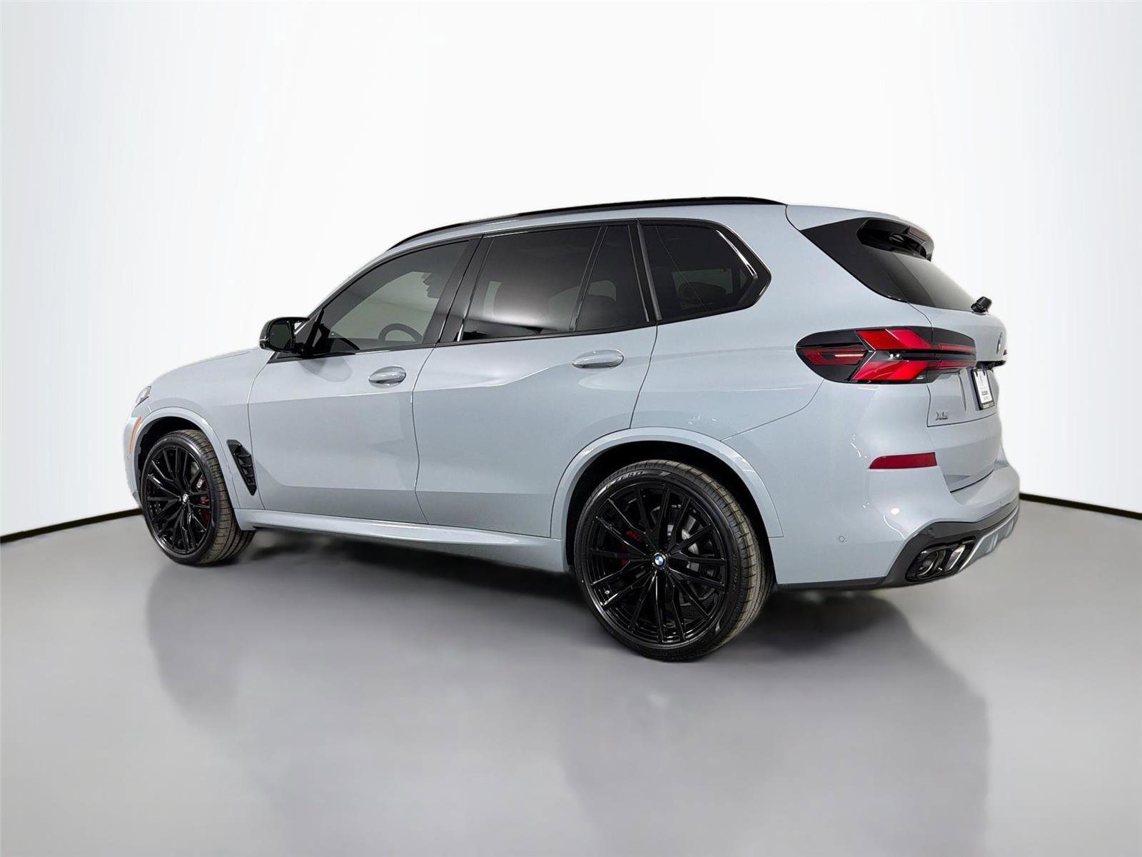 New 2026 BMW X5 M60i AWD/4WD image 8