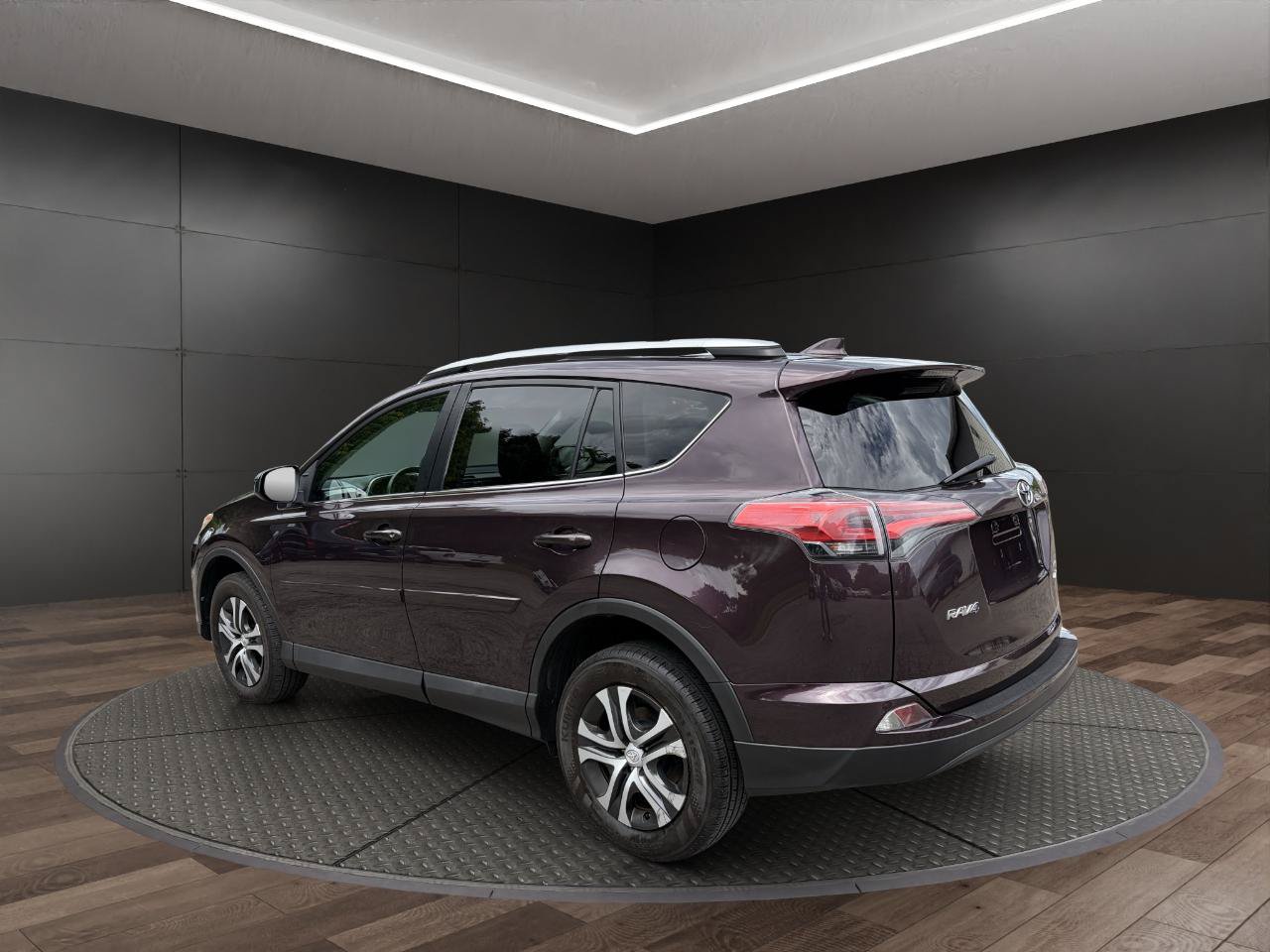 Used 2016 Toyota RAV4 LE AWD/4WD image 6