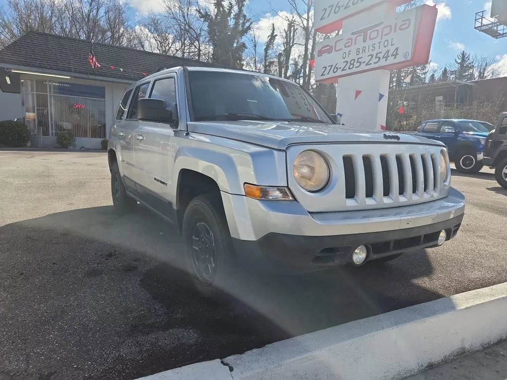 Used 2013 Jeep Patriot Latitude w/ Sun/Sound Group AWD/4WD image 2