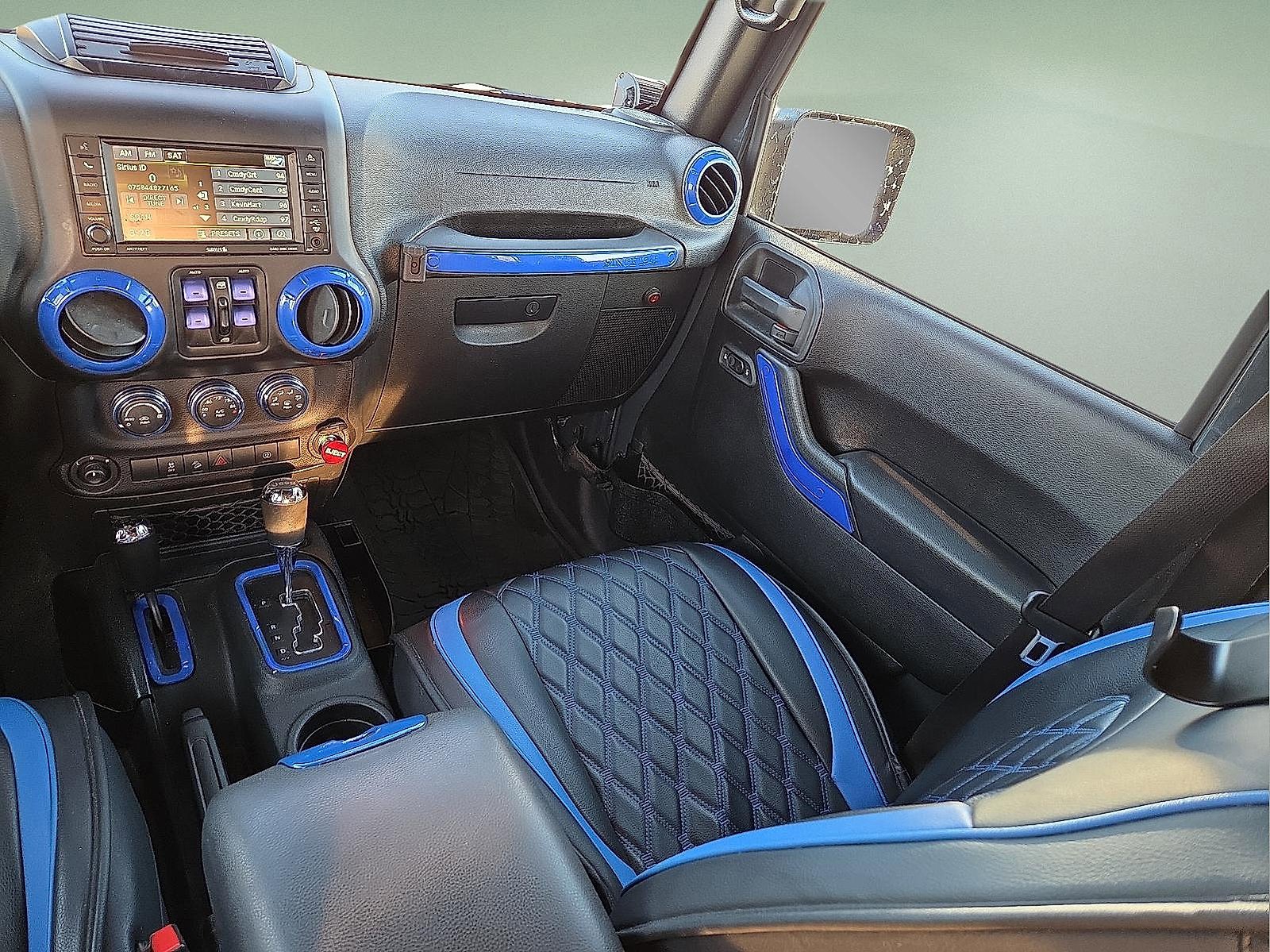 Used 2017 Jeep Wrangler Unlimited Rubicon w/ Connectivity Group image 12