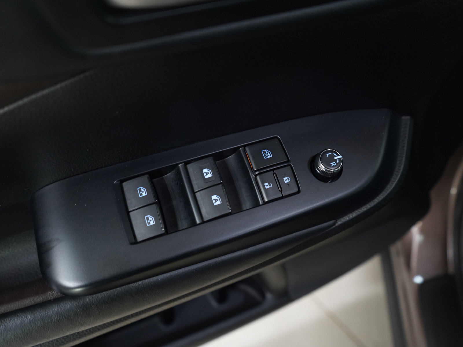 Used 2018 Toyota Highlander XLE image 23