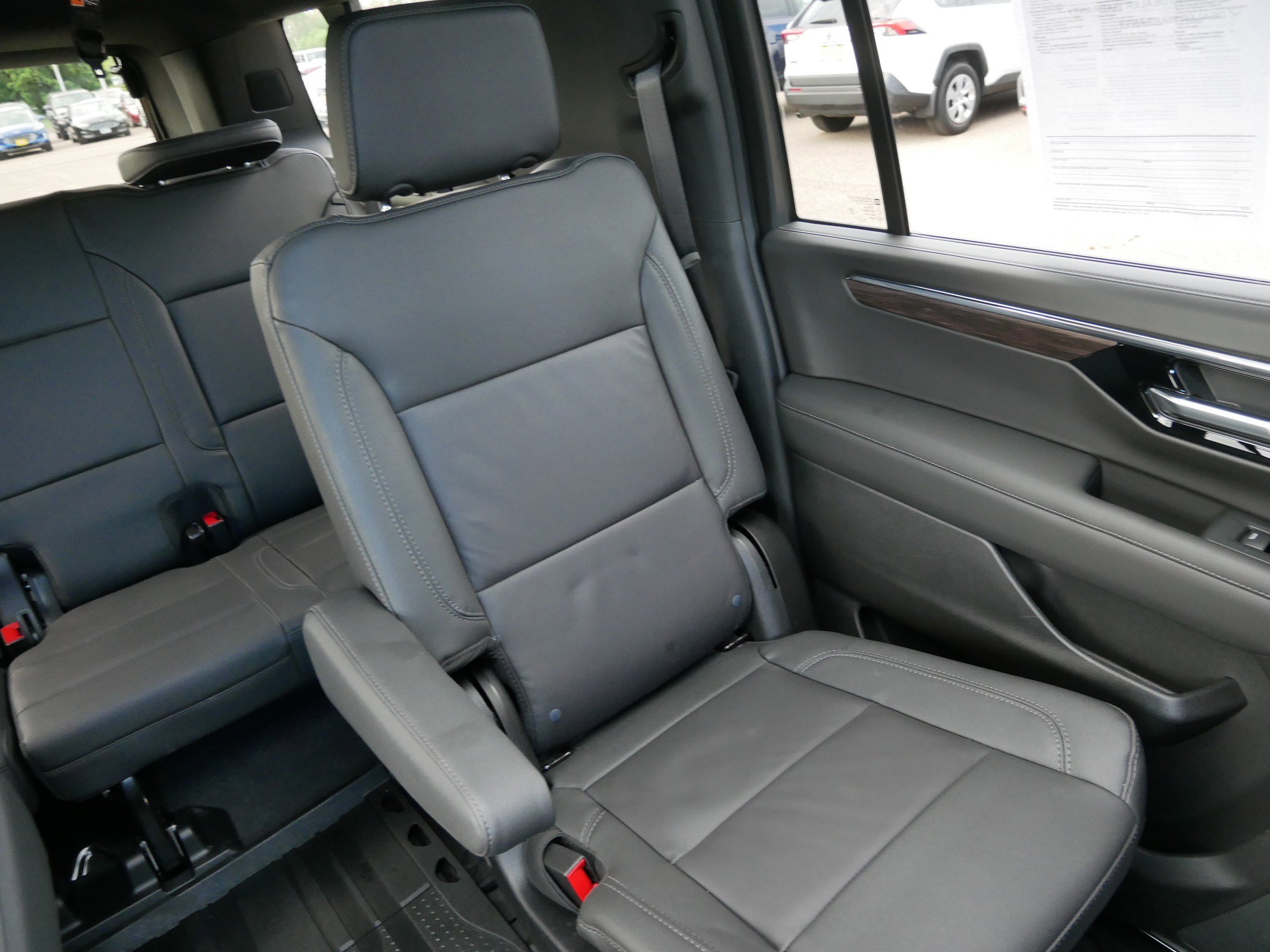 Used 2026 Chevrolet Suburban Z71 w/ Z71 Off-Road Package AWD/4WD image 14