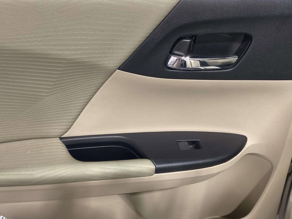 Used 2017 Honda Accord LX image 14