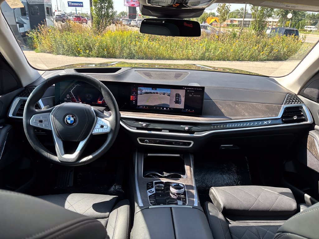Used 2025 BMW X7 xDrive40i w/ Parking Assistance Package AWD/4WD image 16