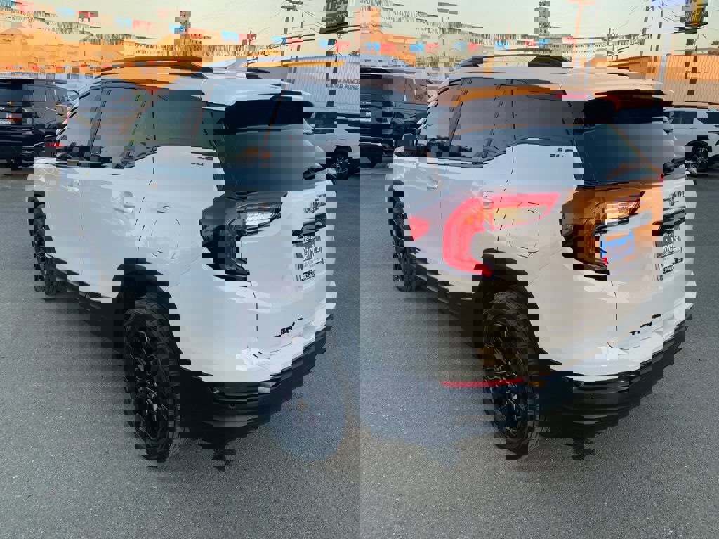 Used 2022 GMC Terrain SLE w/ Elevation Edition image 12