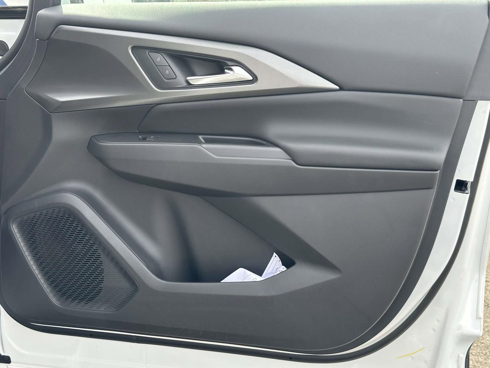 New 2026 Chevrolet Equinox EV LT image 26