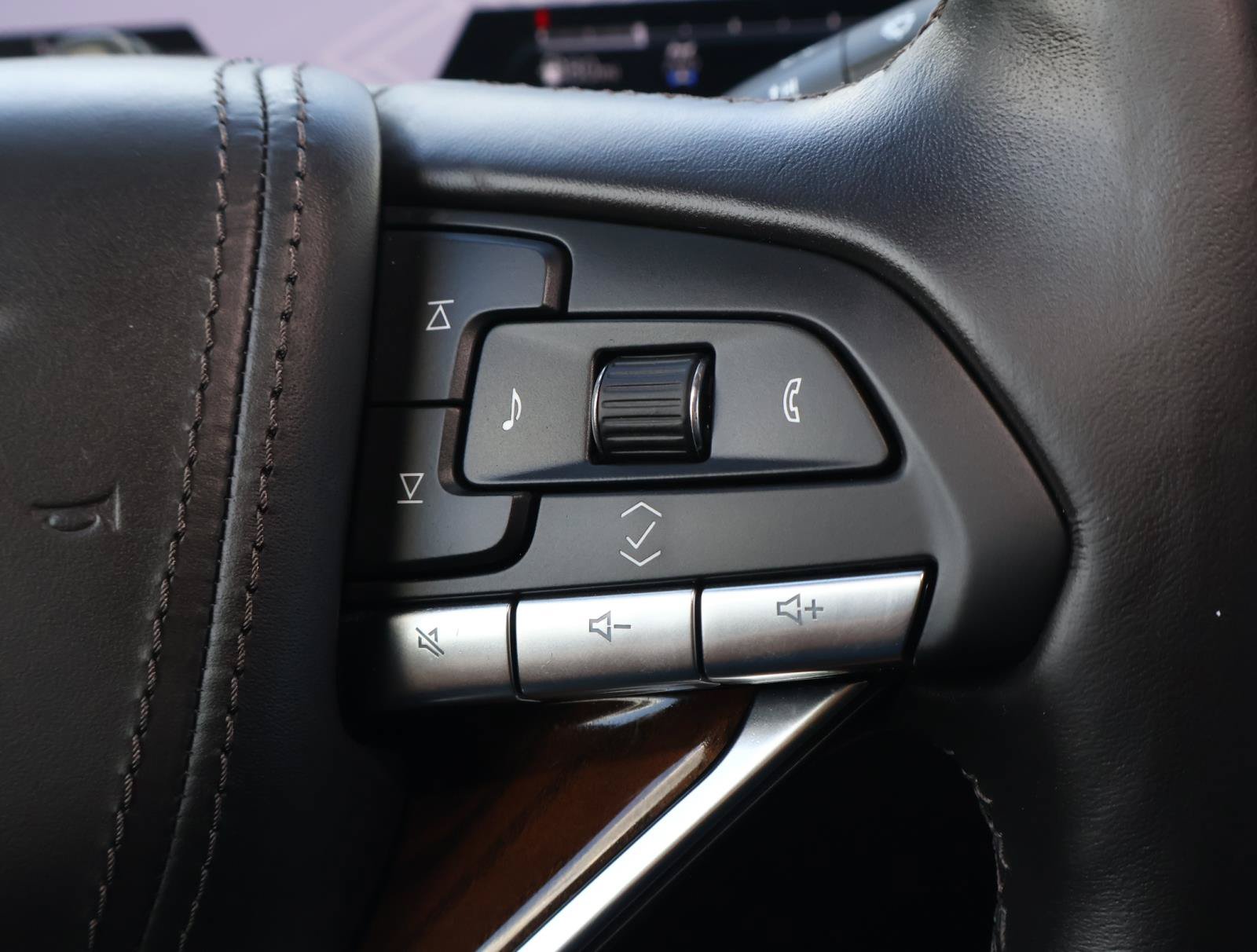 Used 2024 Cadillac Escalade Sport Platinum AWD/4WD image 34