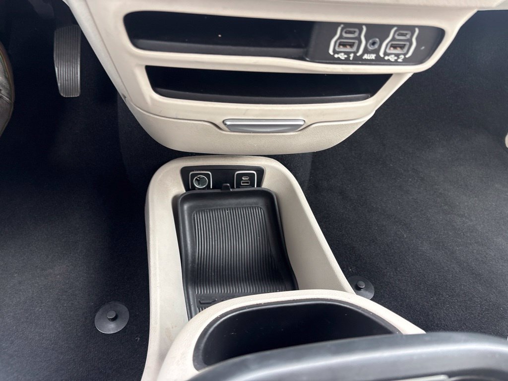 Used 2021 Chrysler Pacifica Touring-L FWD image 19