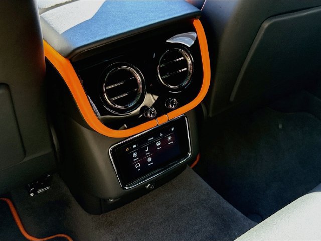 Used 2025 Bentley Bentayga AWD/4WD image 27