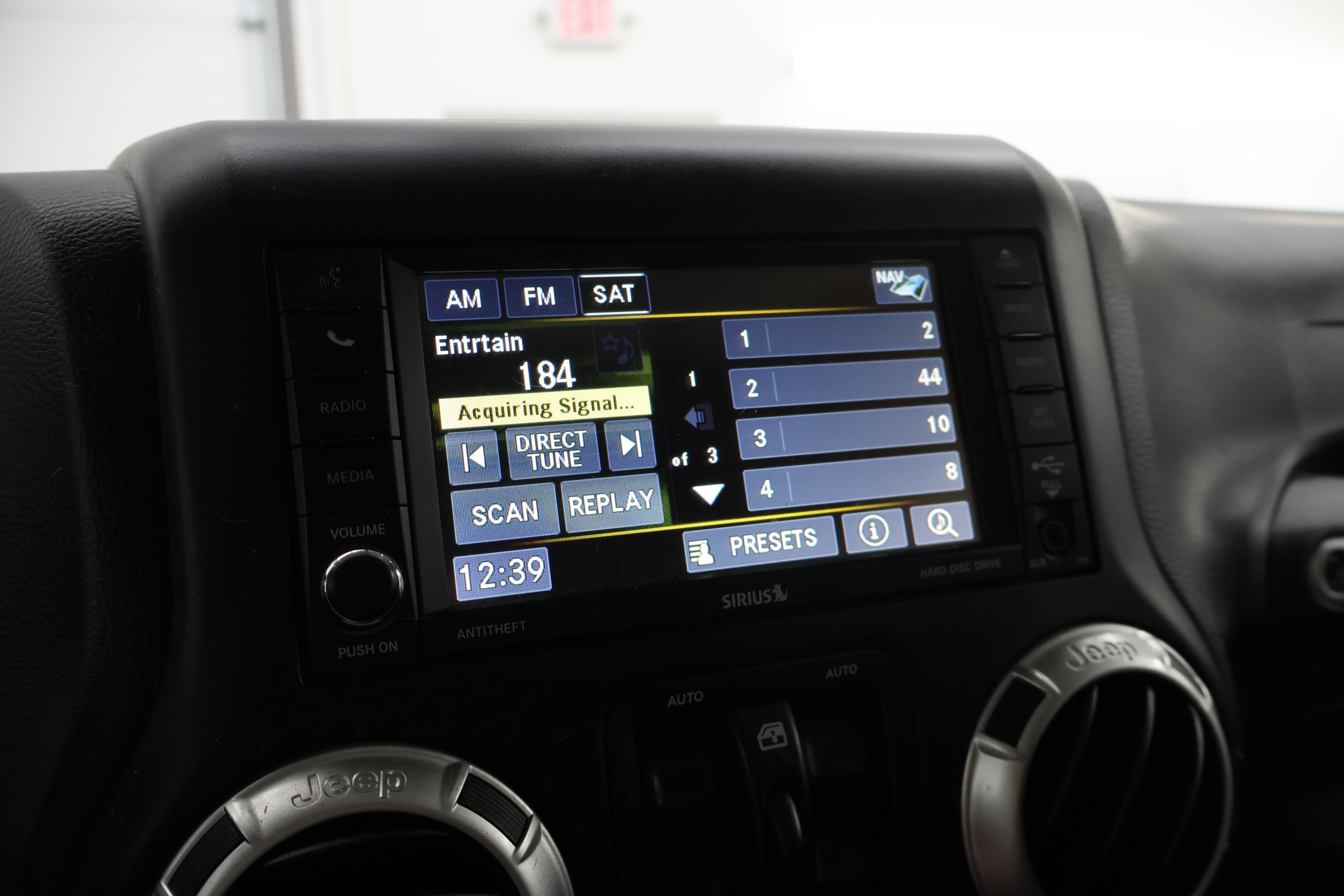Used 2017 Jeep Wrangler Unlimited Sahara w/ Connectivity Group AWD/4WD image 40