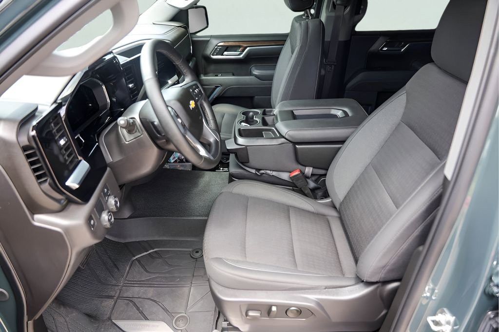 Used 2026 Chevrolet Silverado 1500 LT RWD image 13