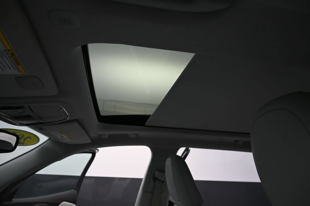 Used 2020 Jeep Cherokee Limited w/ Technology Group FWD image 12