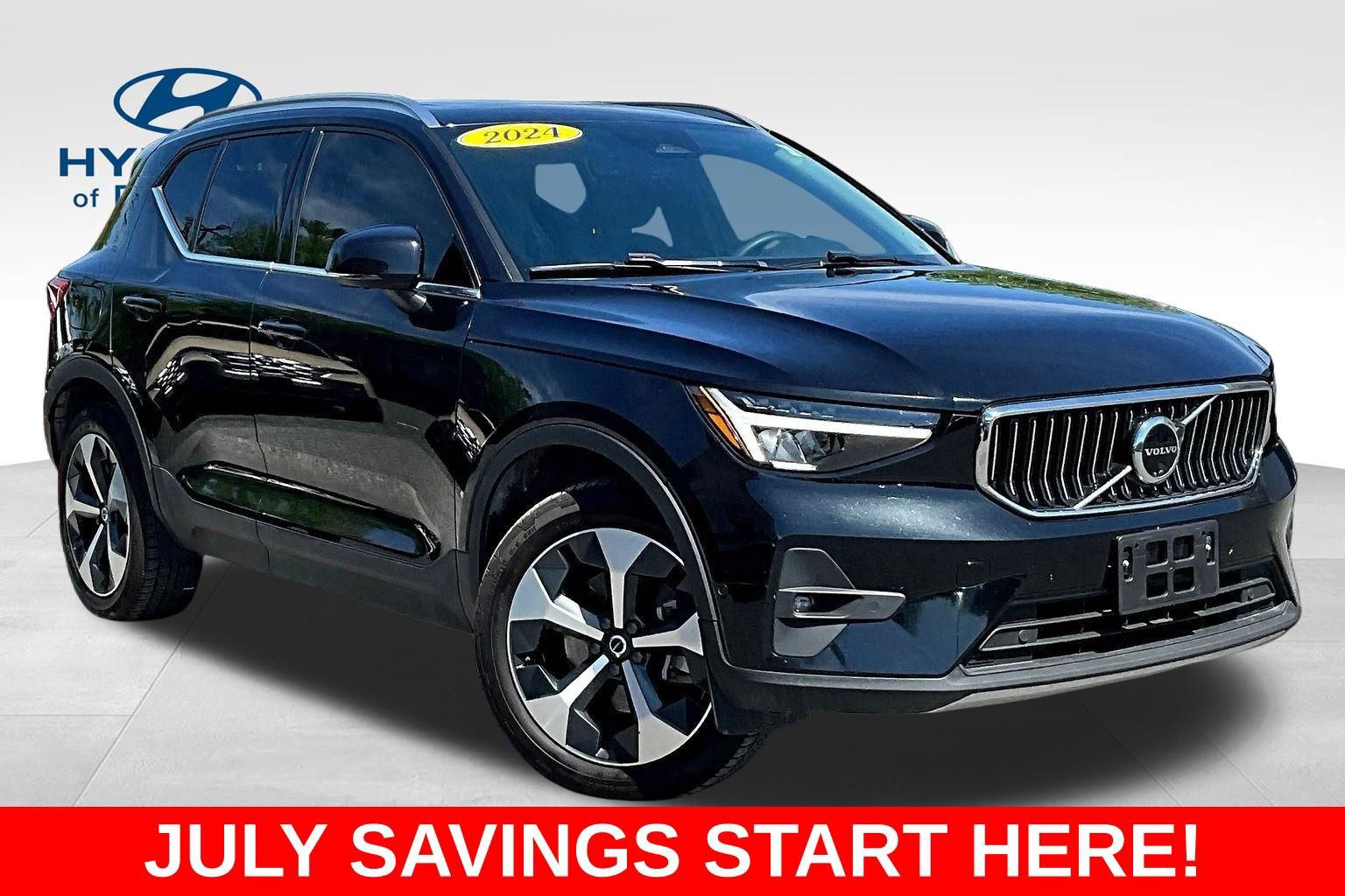 Used 2024 Volvo XC40 B5 Plus AWD/4WD image 3