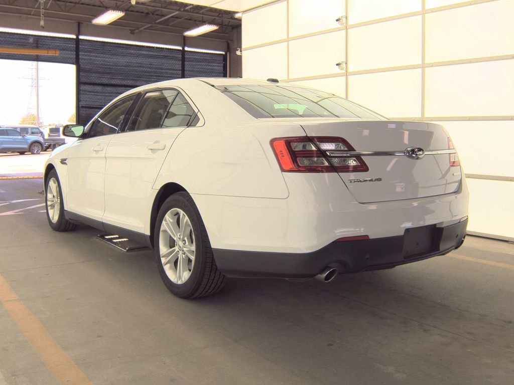 Used 2016 Ford Taurus SE FWD image 3