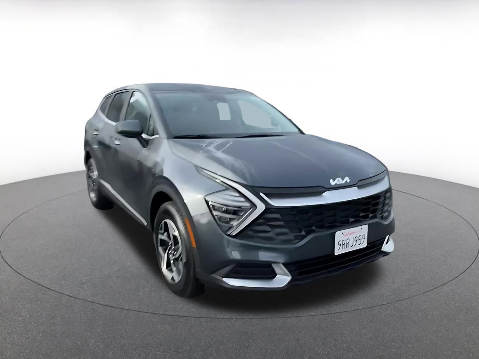 Used 2025 Kia Sportage LX image 3