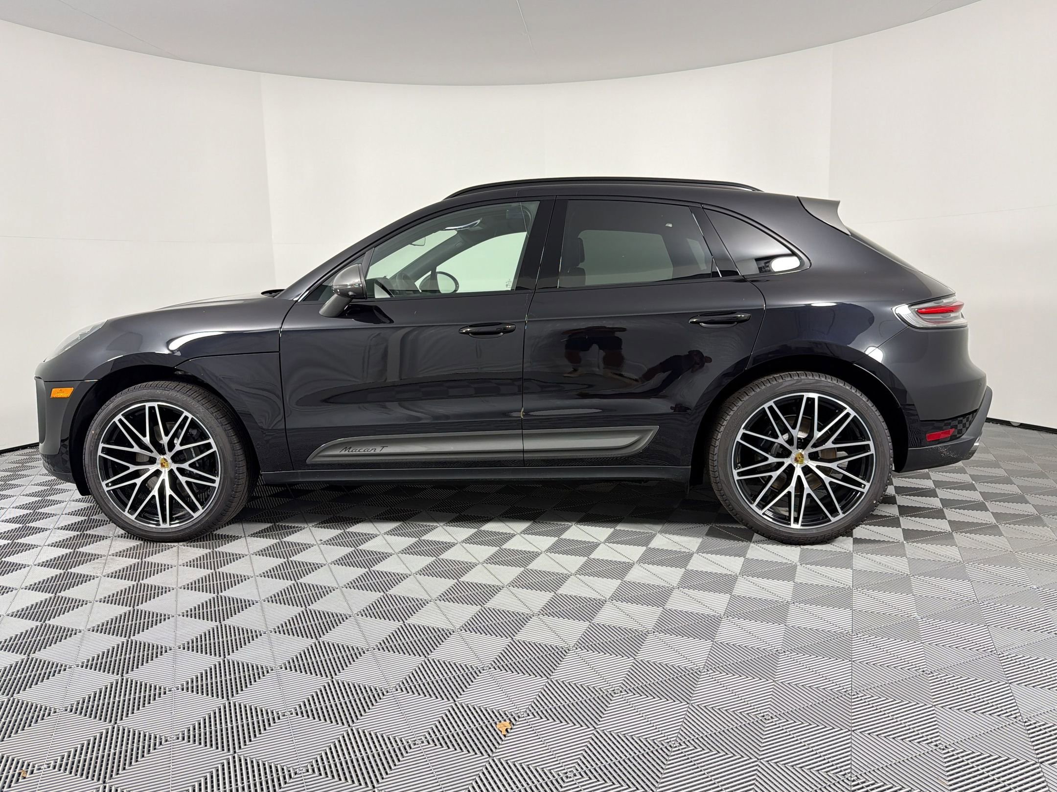 New 2026 Porsche Macan Turbo AWD/4WD image 2