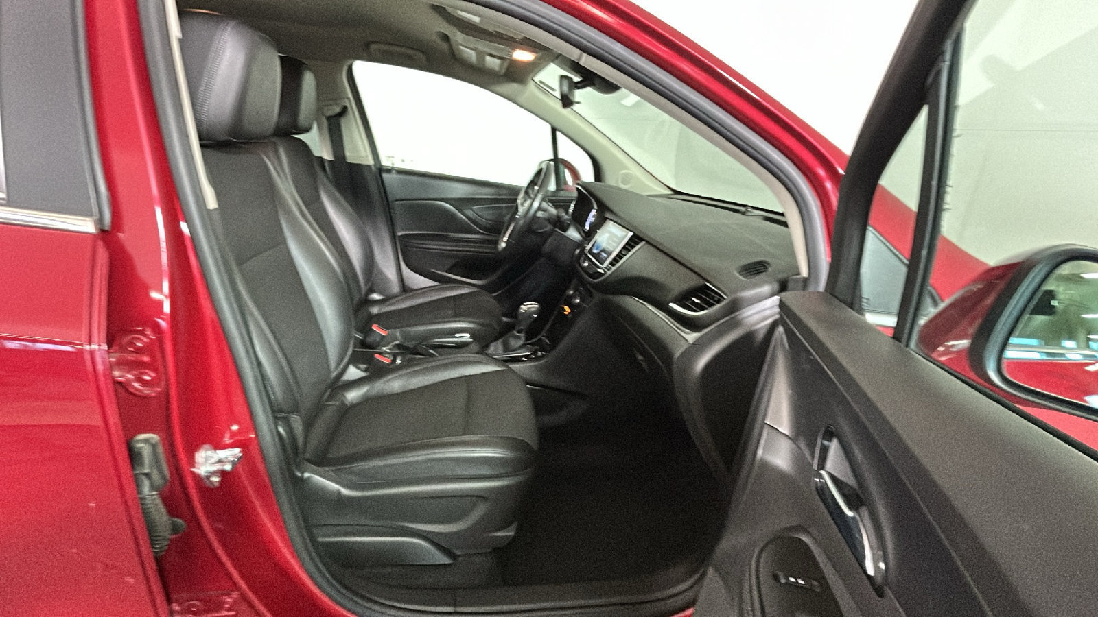 Used 2019 Buick Encore Preferred AWD/4WD image 37