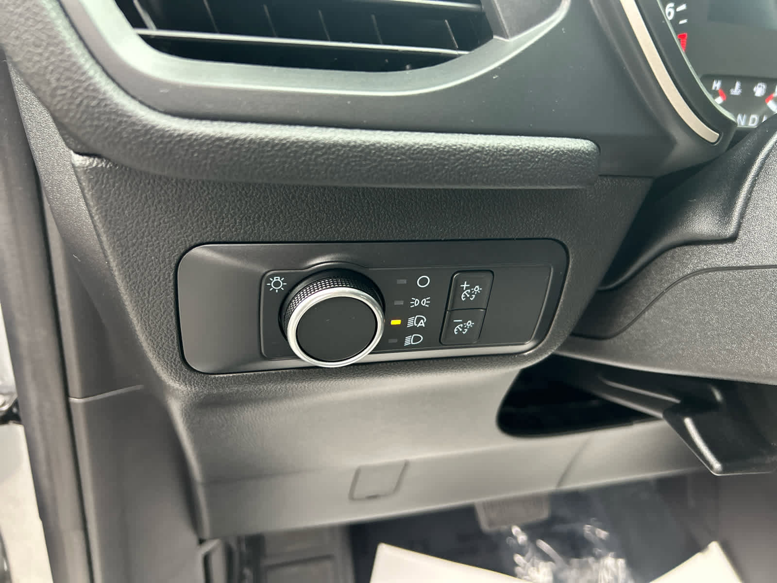 Used 2022 Ford Escape SE w/ Cold Weather Package image 14