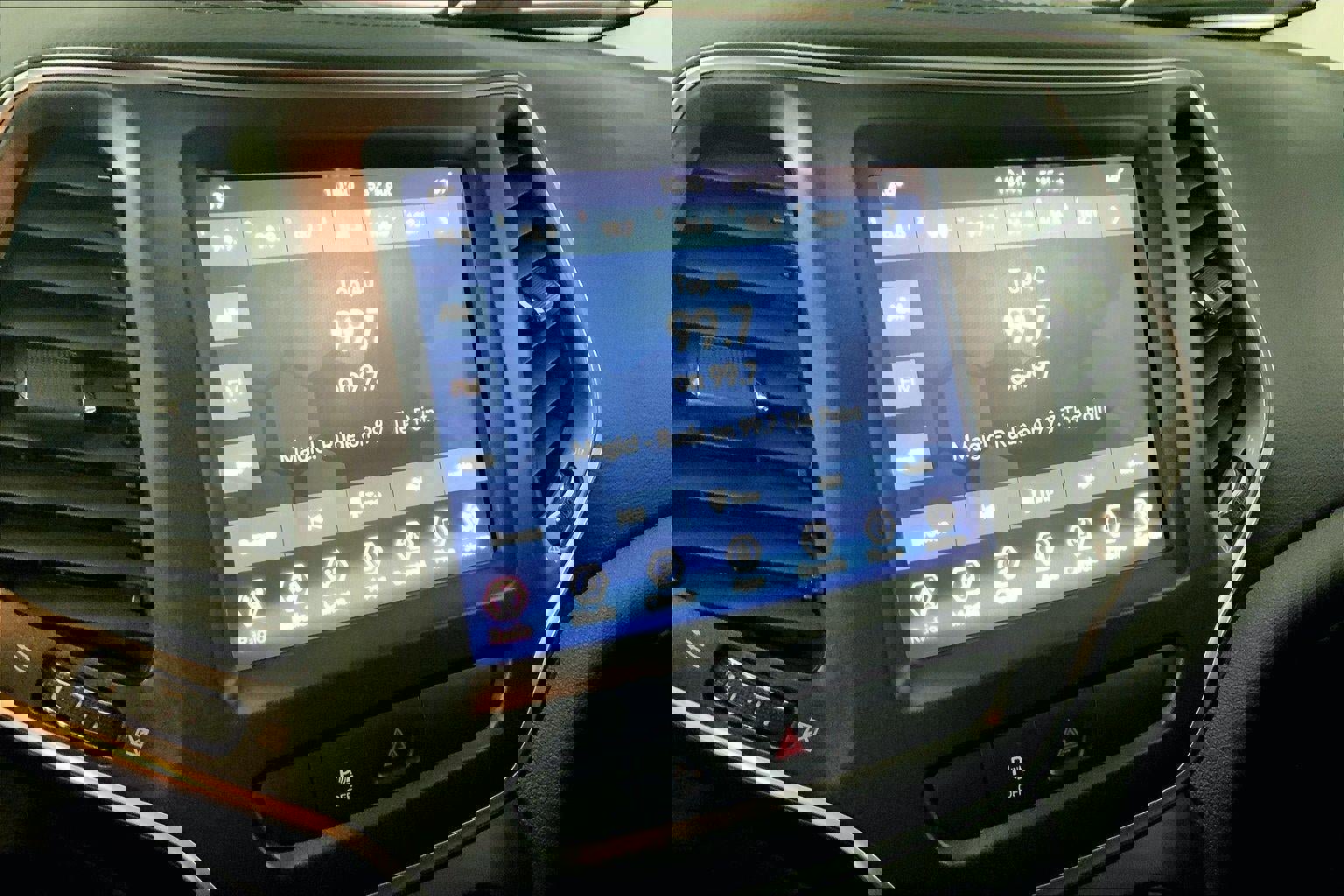 Used 2020 Jeep Cherokee Trailhawk w/ Cold Weather Group image 6