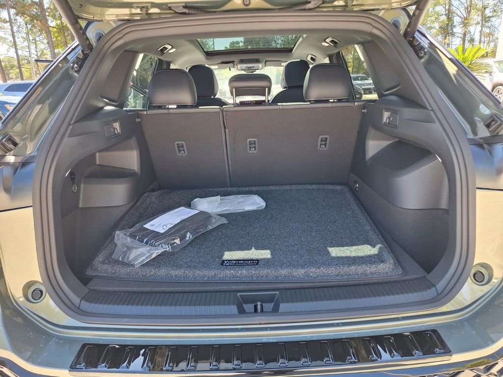 New 2026 Volkswagen Tiguan SE R-Line image 17