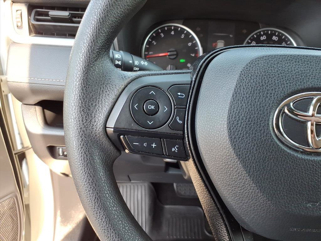 Used 2021 Toyota RAV4 XLE AWD/4WD image 16