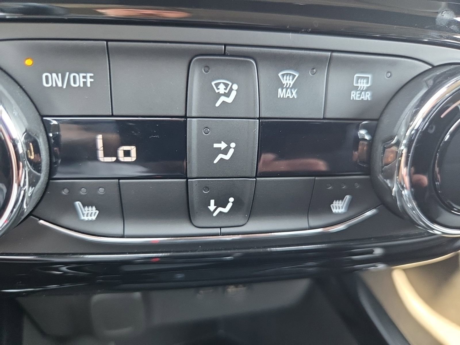 Used 2025 Chevrolet Trax LT w/ Driver Confidence Package FWD image 28