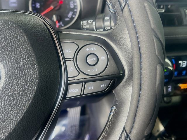 Used 2020 Toyota RAV4 XLE Premium FWD image 18