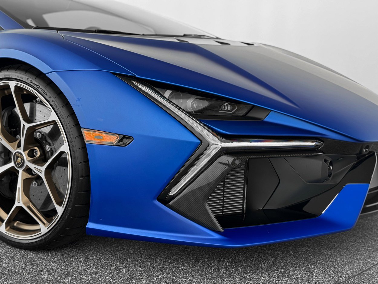 Used 2025 Lamborghini Revuelto image 36