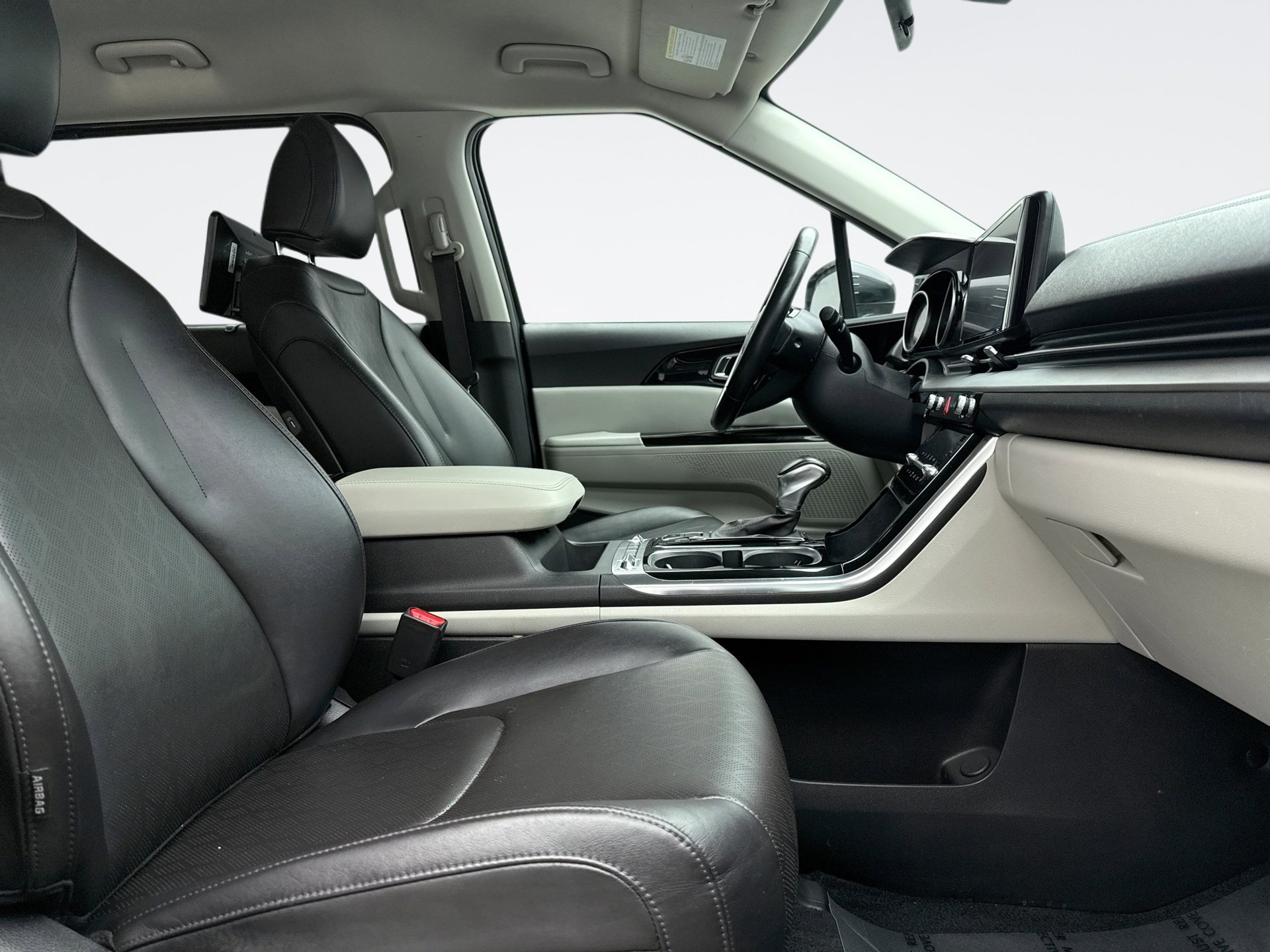 Used 2022 Kia Carnival SX image 18