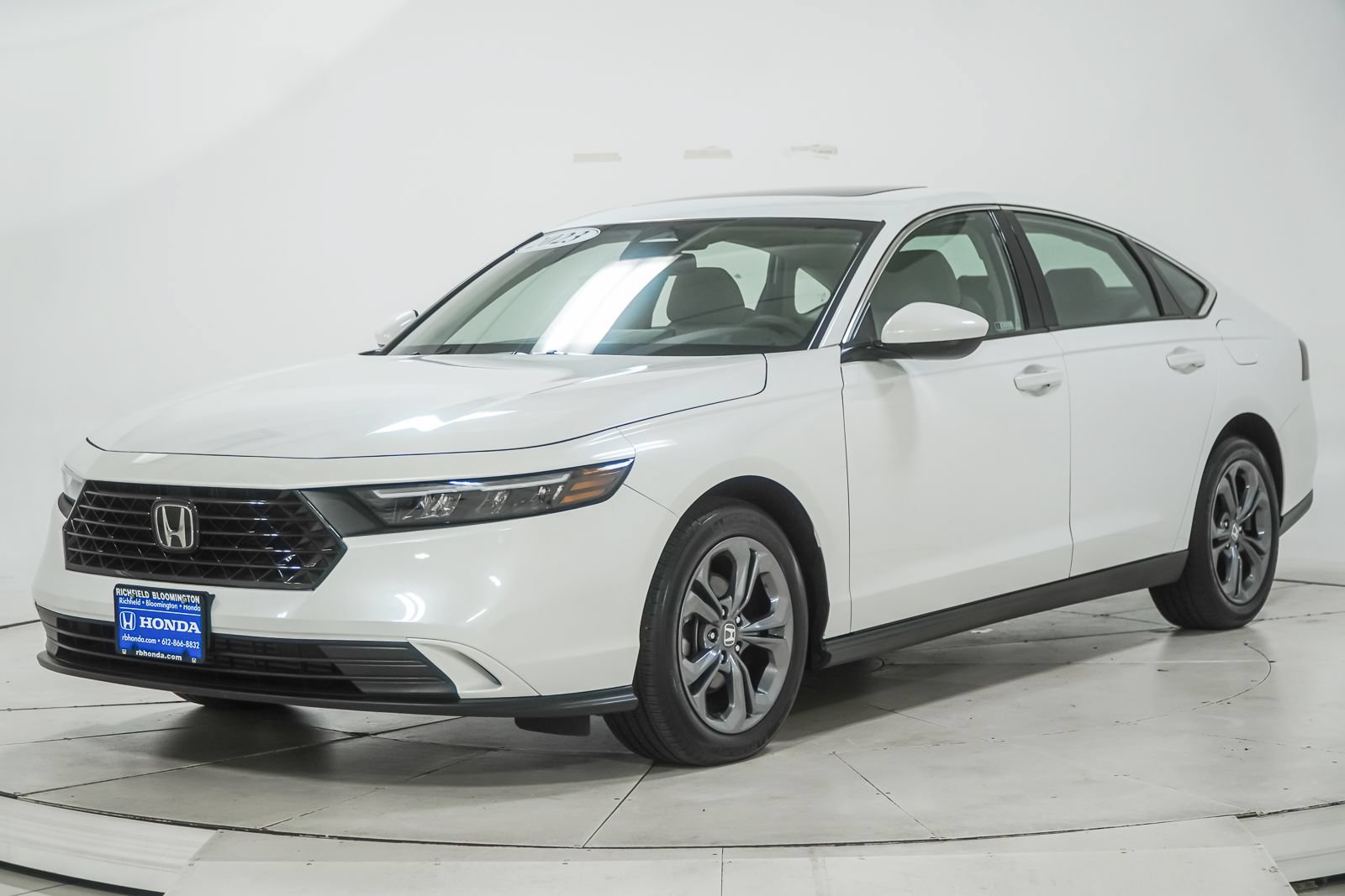 Used 2023 Honda Accord EX image 4