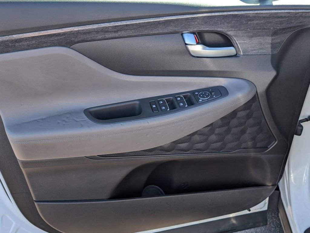 Used 2020 Hyundai Santa Fe SE image 19