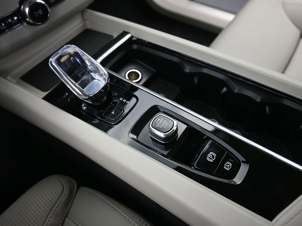 New 2026 Volvo XC60 B5 Ultra w/ Protection Package Premier image 25