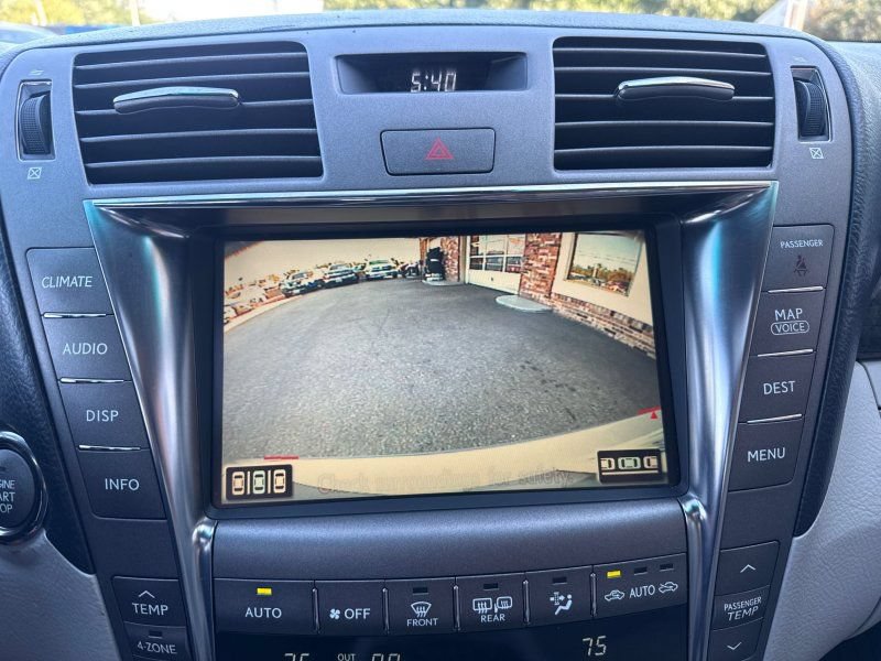 Used 2007 Lexus LS 460 L w/ Luxury Pkg RWD image 26