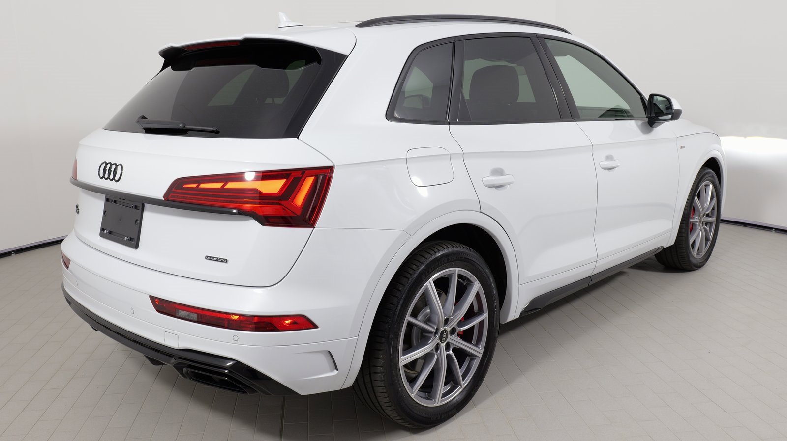 Used 2024 Audi Q5 e Premium Plus w/ Premium Plus Package image 27