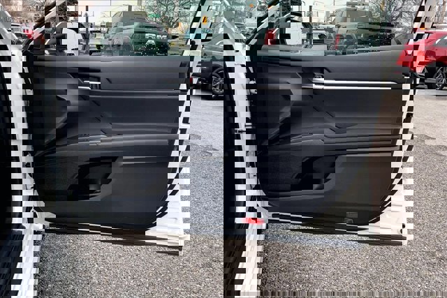 Used 2024 Toyota Camry SE image 23