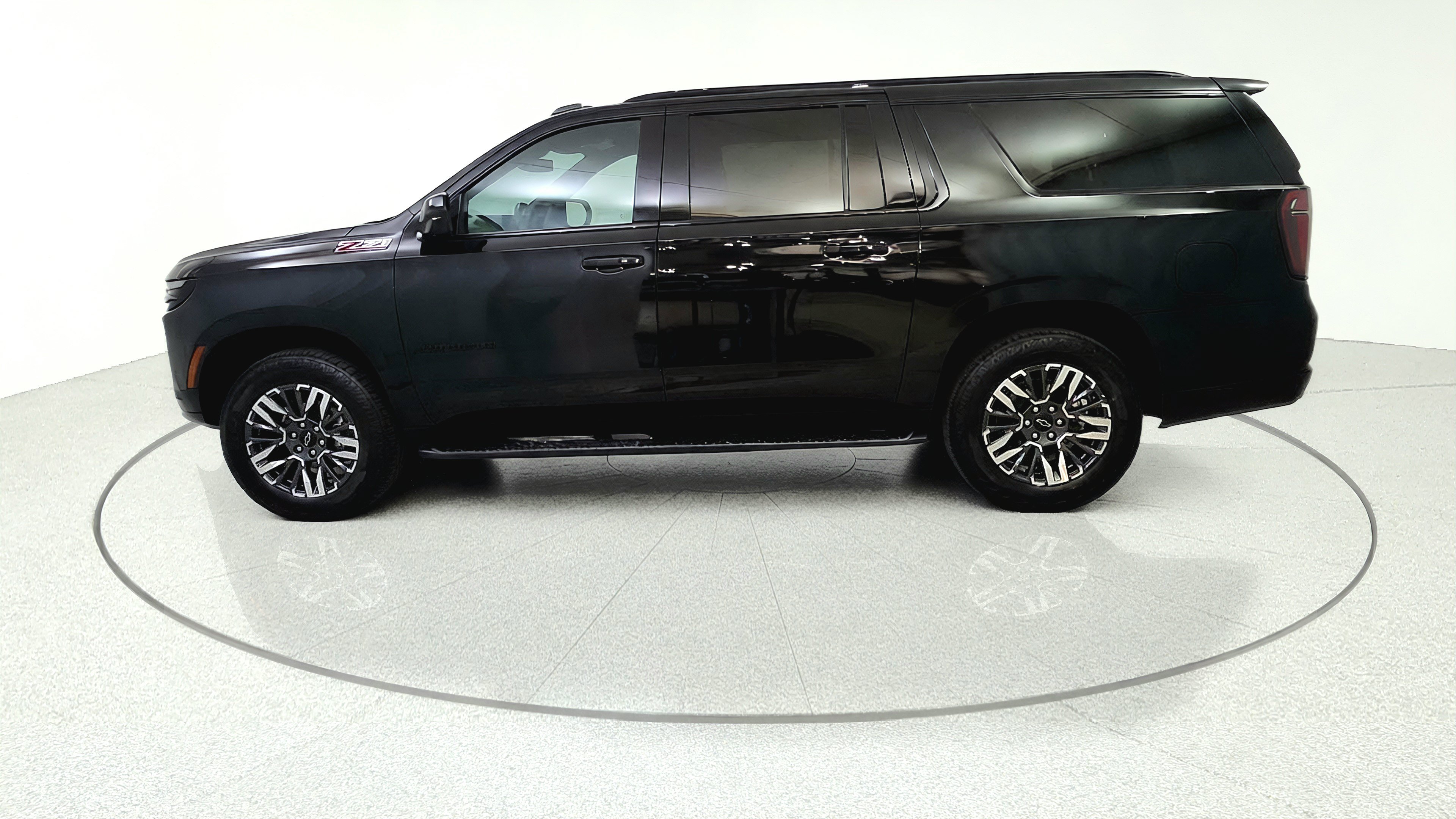 Used 2025 Chevrolet Suburban Z71 AWD/4WD image 4