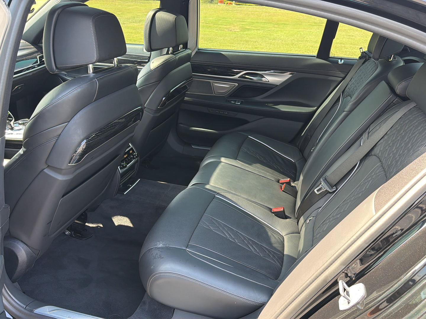 Used 2022 BMW 750i xDrive w/ Executive Package AWD/4WD image 11