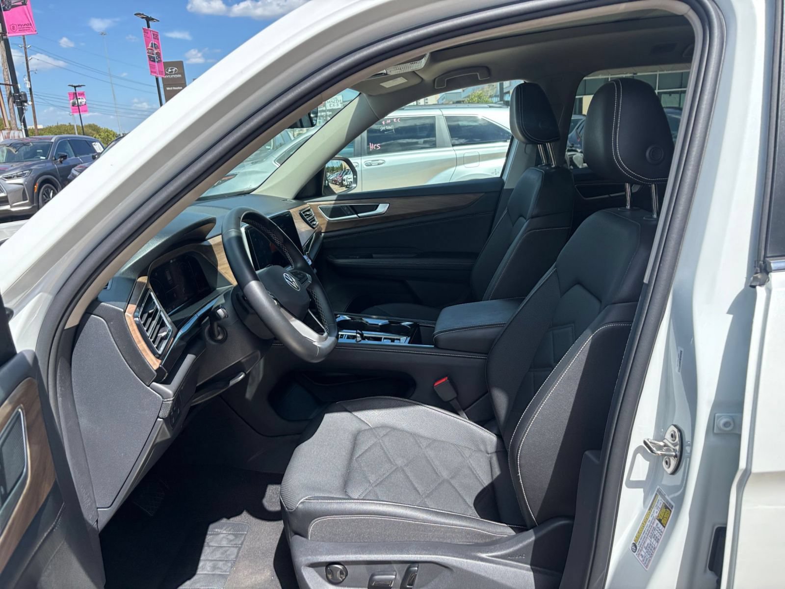 Used 2026 Volkswagen Atlas SE FWD image 24