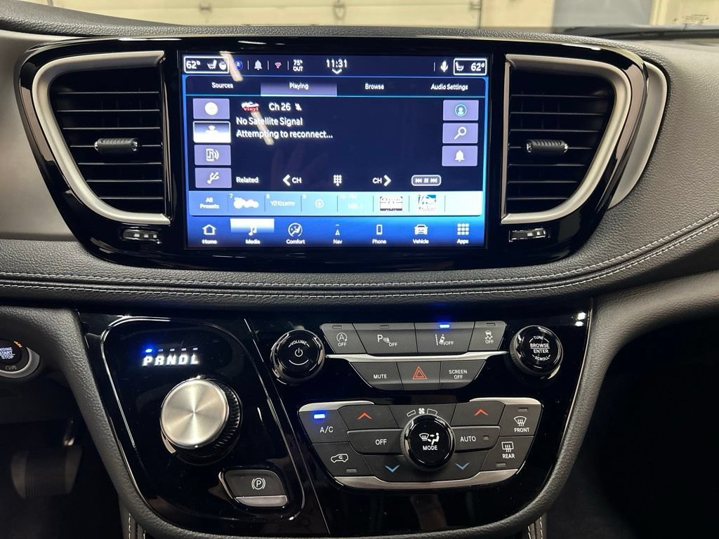 New 2027 Chrysler Pacifica Limited FWD image 23