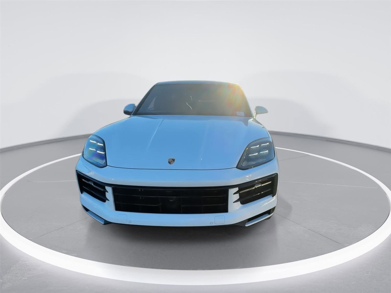 Used 2024 Porsche Cayenne Coupe image 3