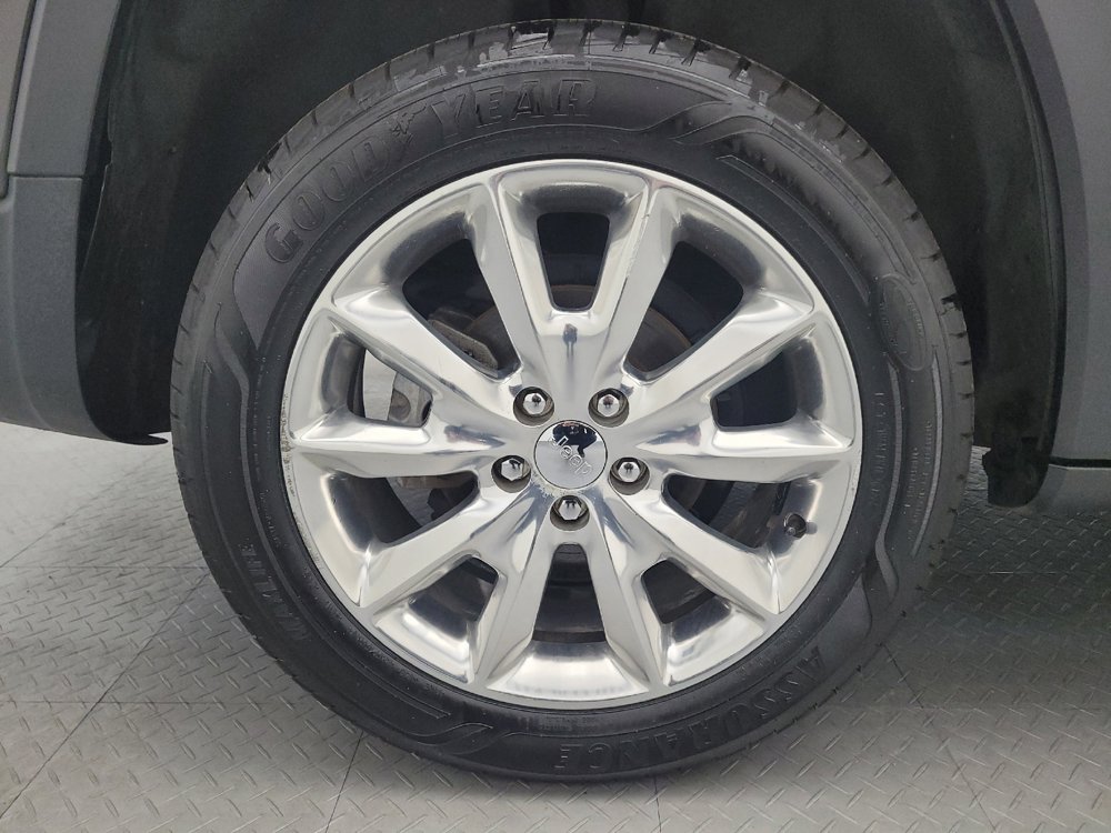 Used 2015 Jeep Cherokee Limited w/ Technology Group FWD image 31
