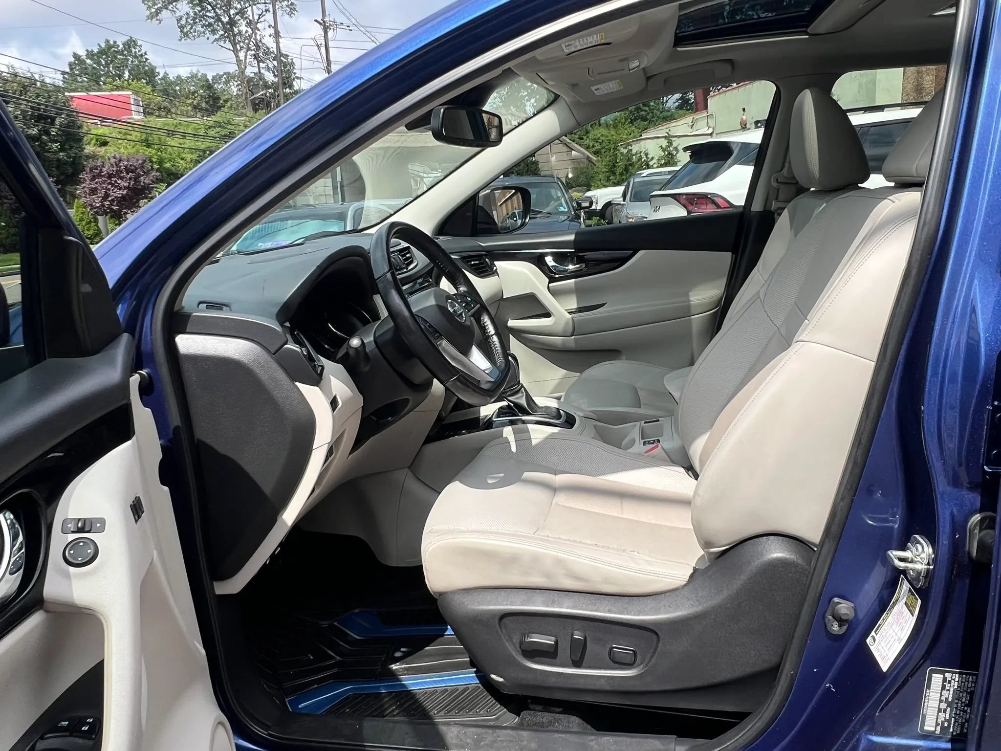 Used 2022 Nissan Rogue Sport SL w/ Premium Package AWD/4WD image 28