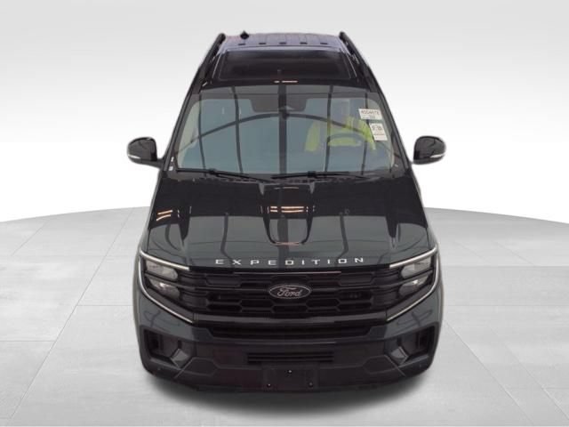 Used 2025 Ford Expedition Active AWD/4WD image 3