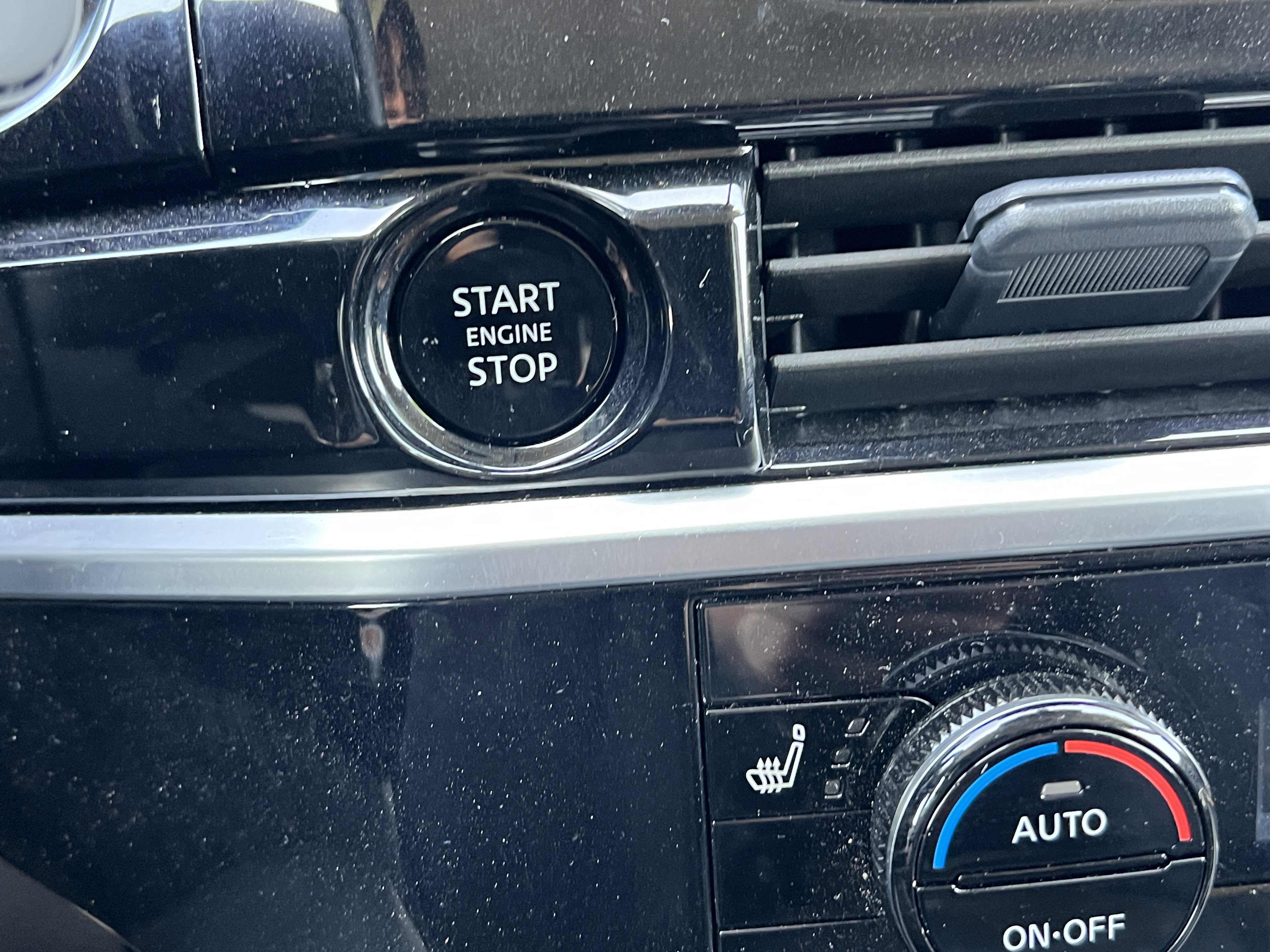 Used 2025 Nissan Pathfinder SV w/ Cargo Package image 35