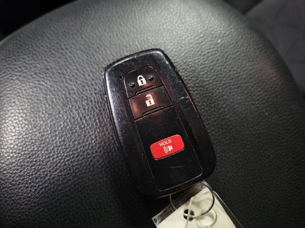 Used 2021 Toyota RAV4 XLE FWD image 19